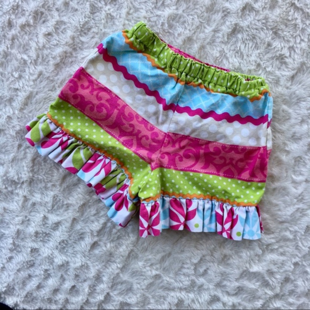 elastic waist striped ruffle shorts sz NB newborn